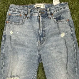 Abercrombie & Fitch High Rise Mom Jean Women's Size‎ 25 Blue Distressed thumbnail 3