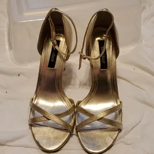 White House Black Market Gold High Heels thumbnail 9