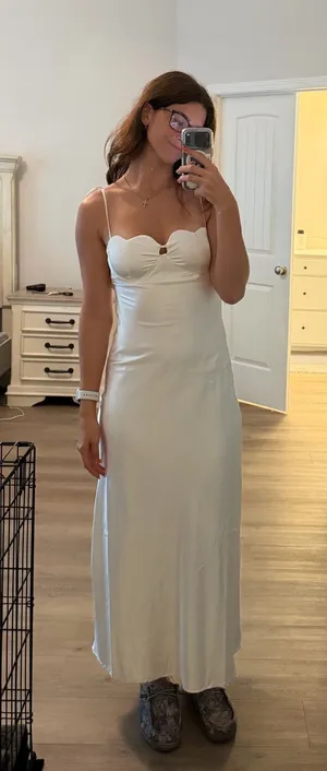 White dress Size M thumbnail 1