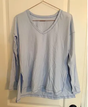 Lululemon Emerald Long Sleeve Top Womens‎ Blue Excellent V-Neck Thumbholes Slit thumbnail 1