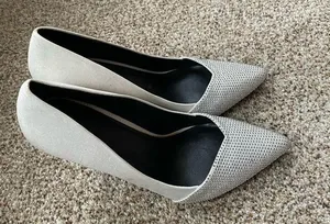 Aldo Silver Shimmer Crystal Cut Studded Formal Heels Size 7.5 Pointed Toe Classy thumbnail 1