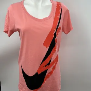 Nike peach short sleeve black swoosh T-shirt medium thumbnail 2