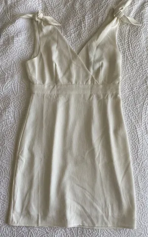 White Dress Size M thumbnail 1