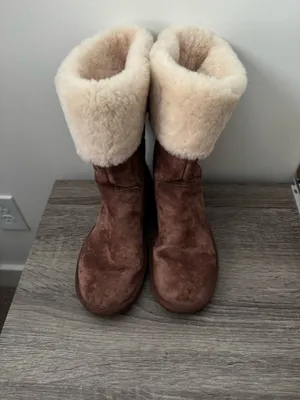 EUC UGG “Beckham” Suede Boots, in Chestnut, sz 8 thumbnail 3