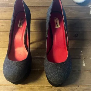 Brash Gray/ black and Red Classic Heels size 11 Excellent condition 4 inch heel thumbnail 3