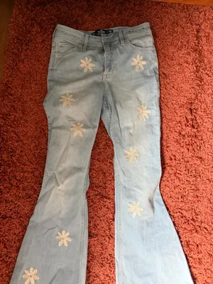 Hollister Flower printed bell bottoms thumbnail 1