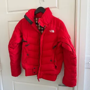 The North Face Women’s Bright Red Puffer Ski Coat thumbnail 4