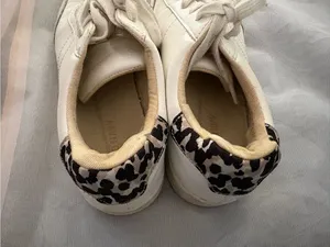 Women’s Old Navy White Sneakers with leopard print fabric Size 6 thumbnail 3