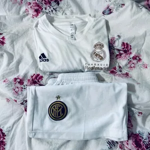 Adidas Real Madrid Women’s Soccer Kit thumbnail 2