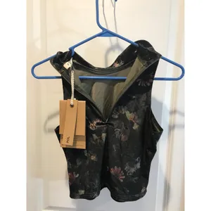 POL Sleeveless Mock-Neck Floral Velvet Crop Top Size Small NWT thumbnail 3