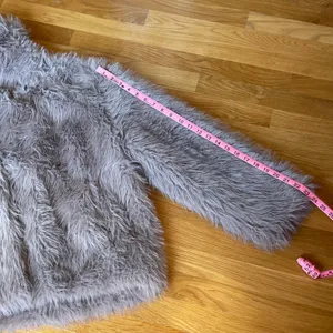 FLYGO Women’s Gray Faux Fur Short Jacket Snap Front Collared Pockets Size L A475 thumbnail 11
