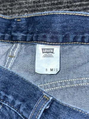 Vintage Y2K Levi's Denim Shorts Dark Wash Women’s 8 / 28 Jorts Cotton 5” Inseam thumbnail 4