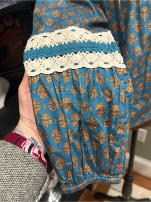 Luna Moon Floral Boho Peasant Crop Top – Size Medium – NWT thumbnail 4