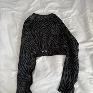 AYBL Workout Full Sleeve Crop Top NWT thumbnail 8