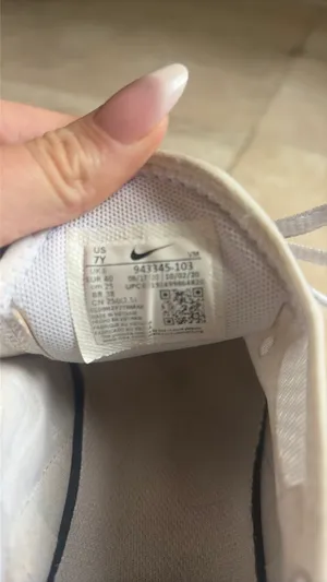 Nike Tennis Shoes thumbnail 5