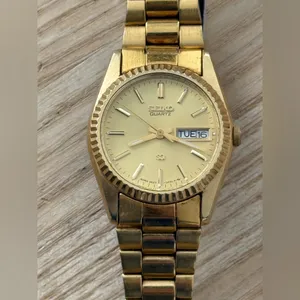 Seiko SQ Presidential Gold Plated Ladies Watch Gold Dial Hands Markers Day Date thumbnail 2
