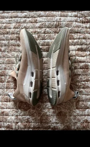 On Cloud Shoes thumbnail 3