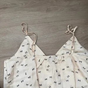 Abercrombie and Fitch Bow Cream and Black Sleep Set thumbnail 7