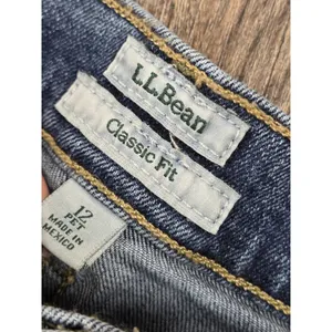 LL Bean Classic Fit Jeans Womens 12P Blue Medium Wash Straight Leg Denim 521072 thumbnail 2