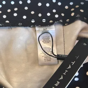 T TAHARI Midi Pencil Skirt Size S Black White Polka Dot Slit Leg Tummy Control thumbnail 8