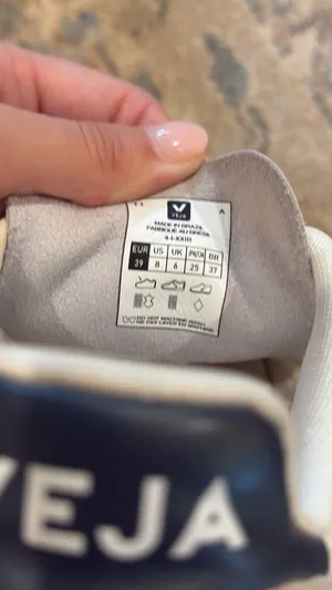VEJA Sneakers thumbnail 4