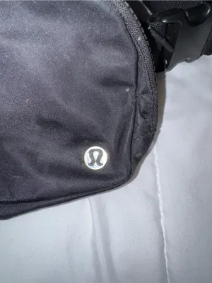Lululemon Everywhere Belt Bag Black 1L thumbnail 2