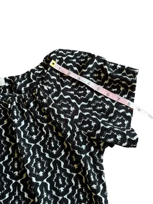 Loft Geometric Black/White Flutter Sleeve Print Top- Size M thumbnail 10