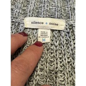 Anthropologie Silence + Noise Knit Side Slit Step Hem V Neck Sweater Size Medium thumbnail 3