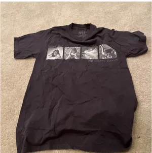 Taylor Swift 1989 OFFICIAL MERCH TSHIRT Poloroid thumbnail 1