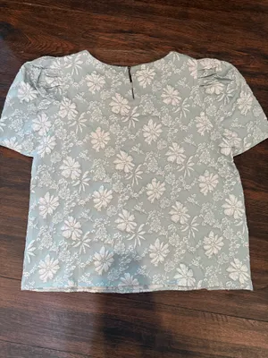 Boutique Top thumbnail 2