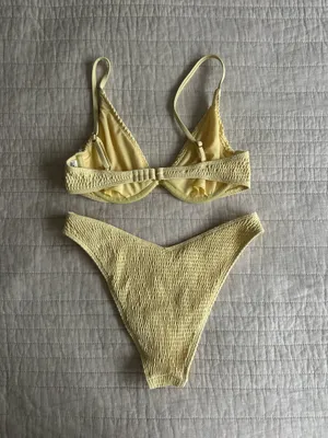 Yellow Hollister Bikini Set thumbnail 3
