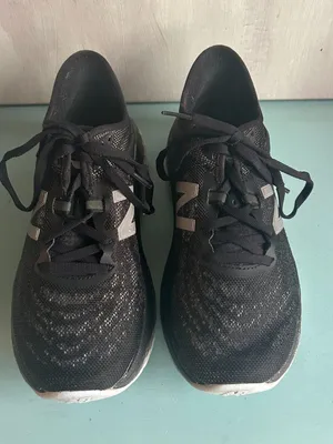 New Balance Fresh Foam More v2 Women’s Black Running Shoe Comfort Size 6.5 thumbnail 5