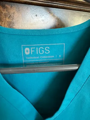 FIGS Scrub Top thumbnail 2