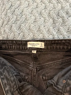 Abercrombie 90s High-Rise Jeans thumbnail 2