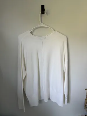 White Sweater Size M thumbnail 3