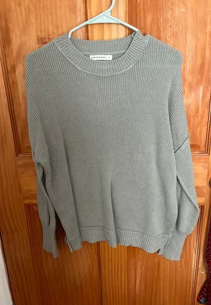 Moon & Maddison Green sweater thumbnail 1