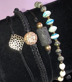 Elegant Black and Gold Tone Paper Beaded Rhinestone Bracelet Set thumbnail 1