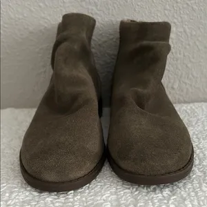 Gentle Souls by Kenneth Cole Women's Size 5.5 Slouchy Emma Leather Ankle Boot thumbnail 2
