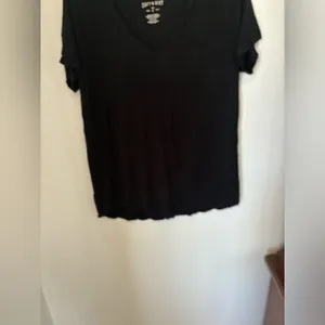 American Eagle Soft & Sexy V Neck Tee Size Small Black thumbnail 3