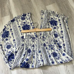 Urban Outfitters Pants smocked floral wide leg crop womens Blue (medium) boho thumbnail 6
