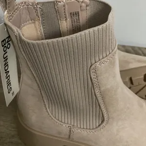 No Boundaries New! Women’s tan knit Chelsea ankle boots size 11 thumbnail 8