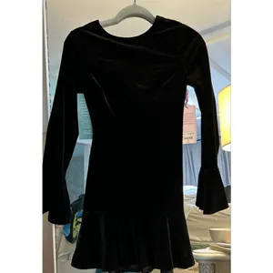 NEW Johnny Wujek Black Velvet Holiday Open Back Bow Mini Dress XS $74 thumbnail 2