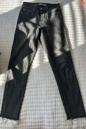 Levi’s Wedgie Jeans thumbnail 1