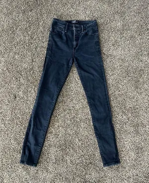 Abercrombie High-Rise Jeans thumbnail 2