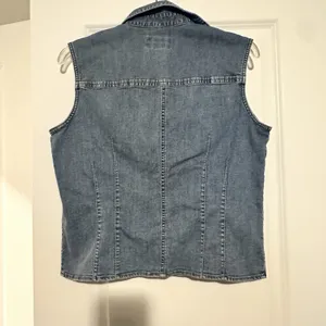 Limited Jeans Vintage Denim Vest Medium Wash Button Front Sleeveless Jacket M thumbnail 4