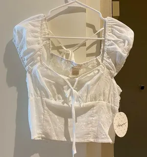 NWT Passport White embroidered Tie-Front Crop Top with square neckline, size M thumbnail 1