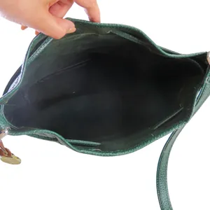 1980s Vintage Dooney & Bourke Forrest Green Leather Drawstring Crossbody Bag thumbnail 7