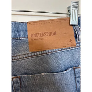 One Teaspoon Sz 26 Marlons Low Waist Boyfriend Cut Off Faded Denim Jean Shorts thumbnail 3