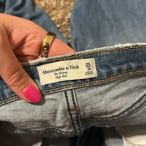Abercrombie & Fitch The Skinny High Rise Jeans 25 0 thumbnail 3