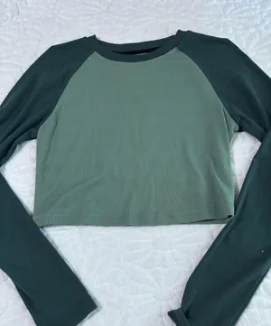 Cropped long sleeve green color block top thumbnail 1